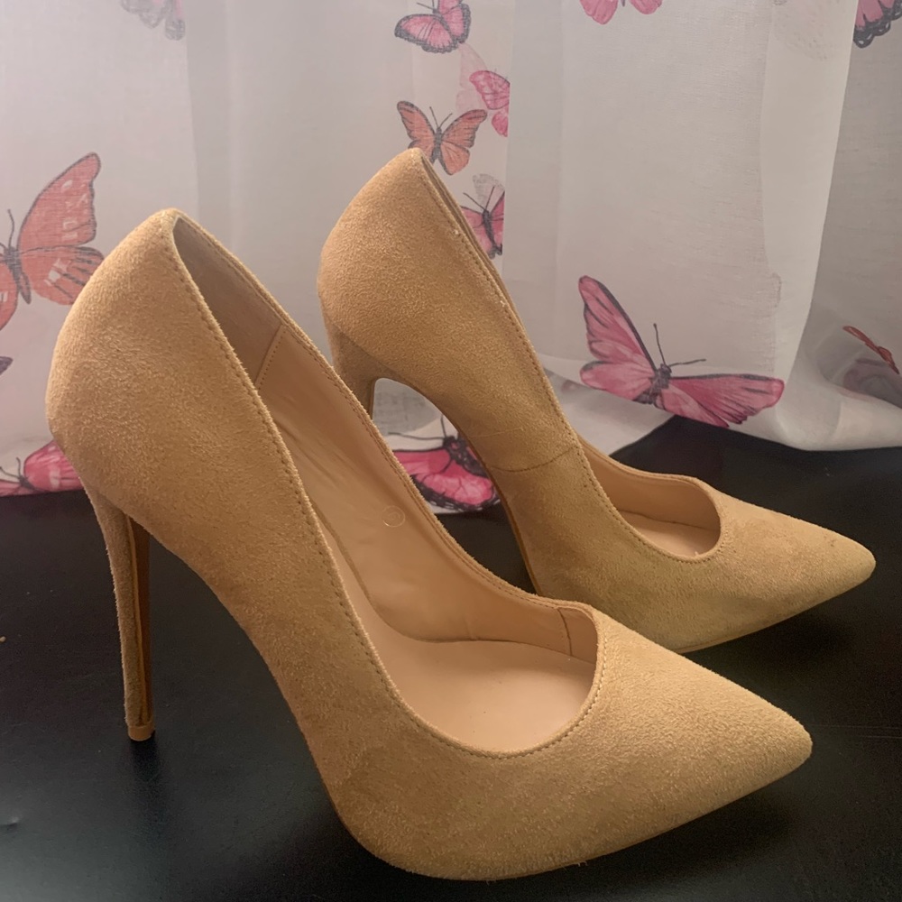 Tan suede prettylittlething heels. Size 9 wide